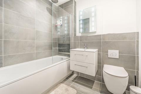 2 bedroom flat for sale, Royal Crescent Road, Southampton SO14
