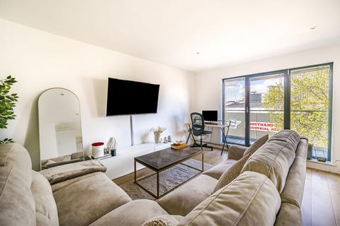 2 bedroom flat for sale, Royal Crescent Road, Southampton SO14