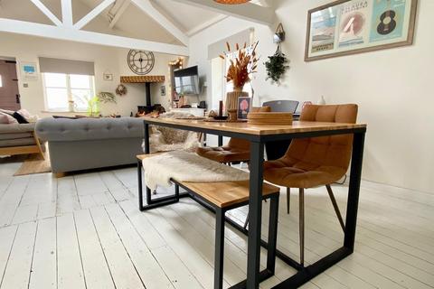 Upper Deck, 28 Dyers Close, Braunton, EX33 2PB