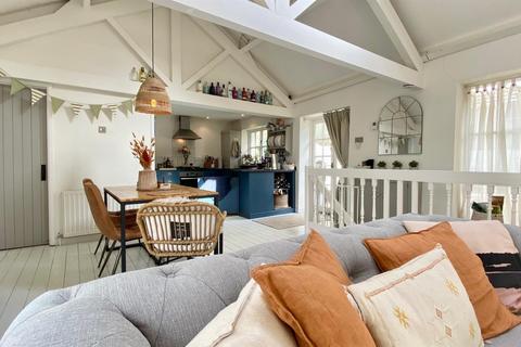 Upper Deck, 28 Dyers Close, Braunton, EX33 2PB