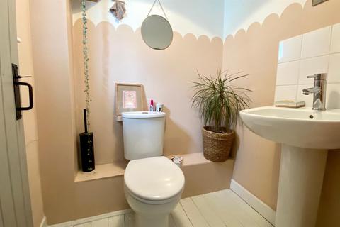 Upper Deck, 28 Dyers Close, Braunton, EX33 2PB