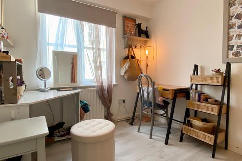 Upper Deck, 28 Dyers Close, Braunton, EX33 2PB