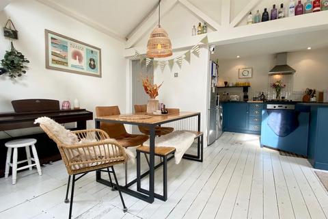 Upper Deck, 28 Dyers Close, Braunton, EX33 2PB