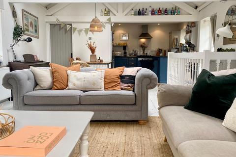 Upper Deck, 28 Dyers Close, Braunton, EX33 2PB