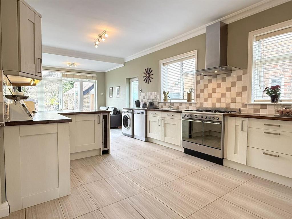 Family open plan dining kitchen