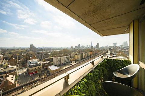2 bedroom flat for sale, Spencer Way, London E1