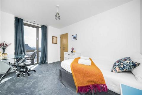 2 bedroom flat for sale, Spencer Way, London E1