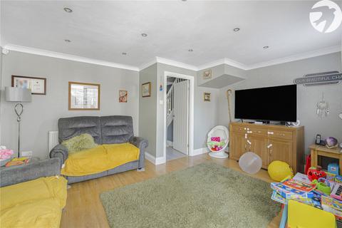 20 Latham Close, Dartford, DA2 6NS