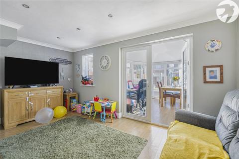 20 Latham Close, Dartford, DA2 6NS