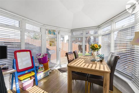 20 Latham Close, Dartford, DA2 6NS