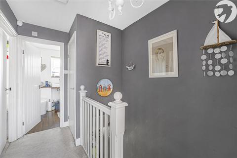 20 Latham Close, Dartford, DA2 6NS