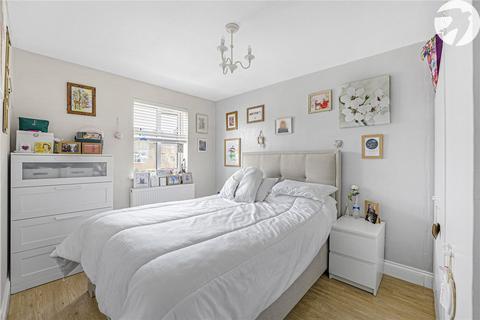20 Latham Close, Dartford, DA2 6NS