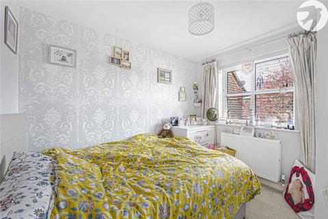 20 Latham Close, Dartford, DA2 6NS