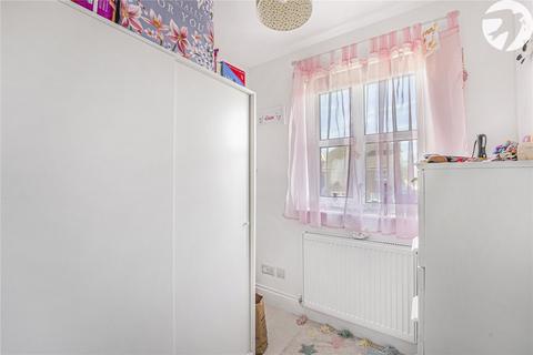 20 Latham Close, Dartford, DA2 6NS