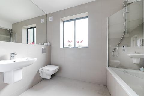 1 bedroom flat for sale, Vicarage Court, Watford, WD18 0EY