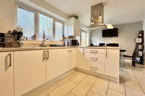 undefined, Far Hunger Hill Close, Bradford BD13