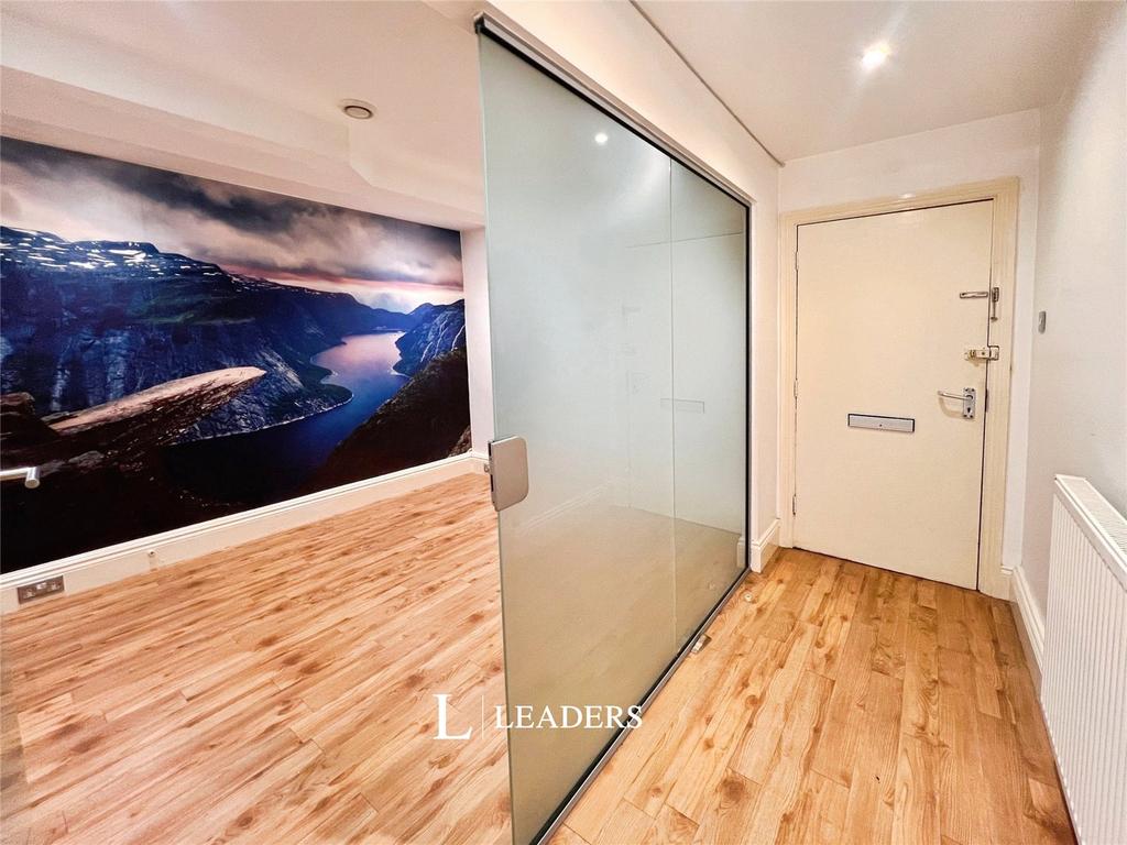 Bedroom 2 / Hall