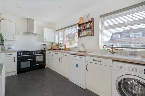 39 Bankfields, Headcorn, Ashford, TN27 9QY