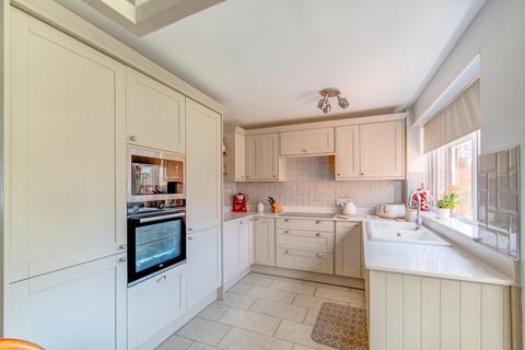32 Gunners Lane, Studley, B80 7LU