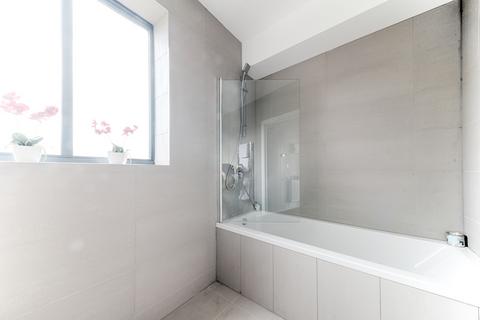 1 bedroom flat for sale, Vicarage Court, Watford, WD18 0EY