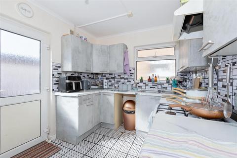 3 bedroom ground floor flat for sale, Southview Gardens, Worthing, BN11 5HZ