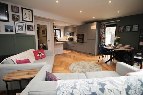 3 bedroom end of terrace house for sale, Old School Close, Ashcott
