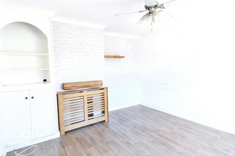 3 bedroom semi-detached house to rent, Spielman Road, DARTFORD