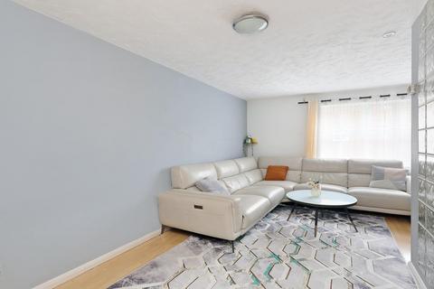 2 bedroom flat for sale, Shaftesbury Gardens, London