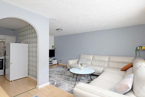 2 bedroom flat for sale, Shaftesbury Gardens, London