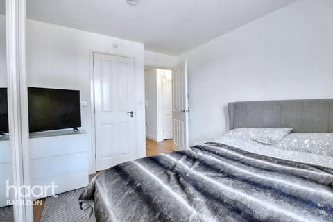 8, Campbell Court Brook Mead, Basildon, SS15 6JH