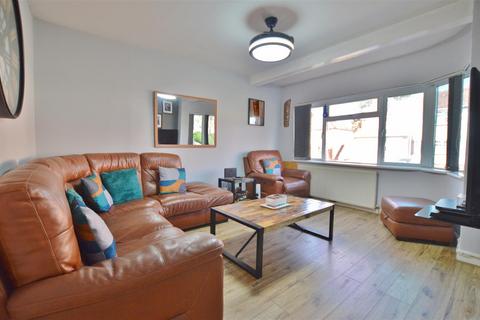 3 bedroom terraced house for sale, Canterbury Avenue, Slough
