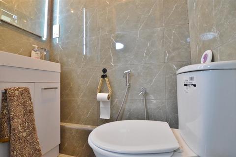 3 bedroom terraced house for sale, Canterbury Avenue, Slough