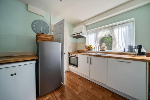 undefined, Warren Road, Surrey GU7