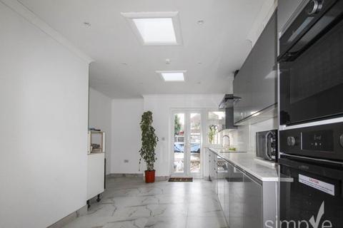 6 bedroom house of multiple occupation to rent, Shepiston Lane, Hayes, Middlesex