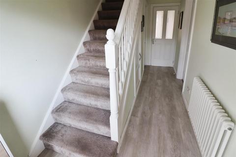 2 Aysgarth Close, Nuneaton, CV11 6WA