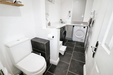 2 Aysgarth Close, Nuneaton, CV11 6WA