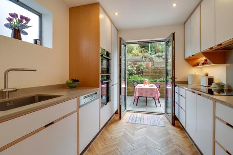 24 High View Road, Guildford, GU2 7RS