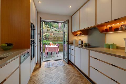 24 High View Road, Guildford, GU2 7RS
