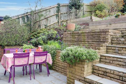 24 High View Road, Guildford, GU2 7RS