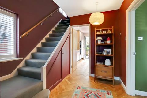 24 High View Road, Guildford, GU2 7RS