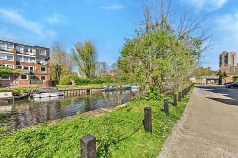 1 bedroom flat for sale, Bream Close, London