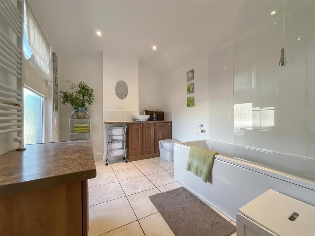Ensuite Bathroom