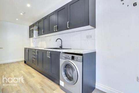 1 bedroom flat for sale, Flat 1, 24 Albert Road, Romford, RM1 2PJ
