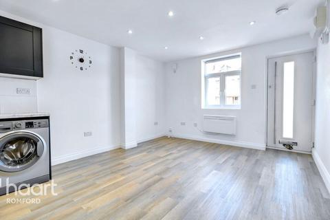 1 bedroom flat for sale, Flat 1, 24 Albert Road, Romford, RM1 2PJ