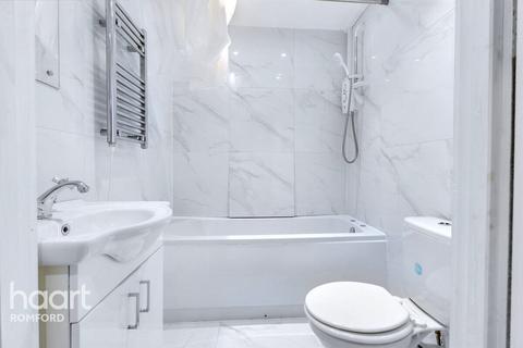 Flat 1, 24 Albert Road, Romford, RM1 2PJ