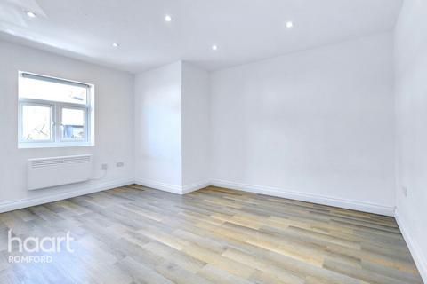 Flat 1, 24 Albert Road, Romford, RM1 2PJ