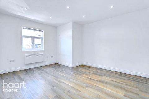 Flat 1, 24 Albert Road, Romford, RM1 2PJ