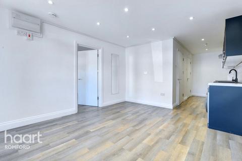 1 bedroom flat for sale, Flat 1, 24 Albert Road, Romford, RM1 2PJ