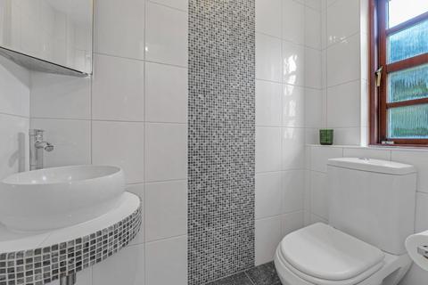 33 Hamlet Square, London, NW2 1SR