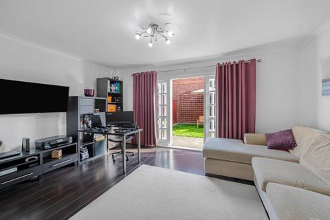 33 Hamlet Square, London, NW2 1SR